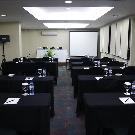 Sahid Mutiara Karawaci Hotel Tangerang Buitenkant foto